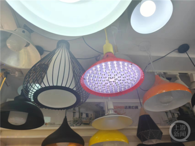 建筑裝飾材料燈具市場仍有'生鮮燈'銷售？商家稱新款符合'新國標(biāo)'